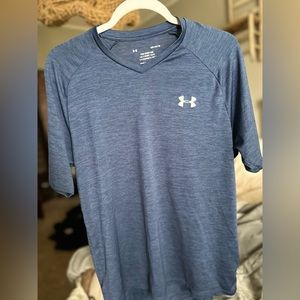 UNDER ARMOUR- Blue graphic V-neck